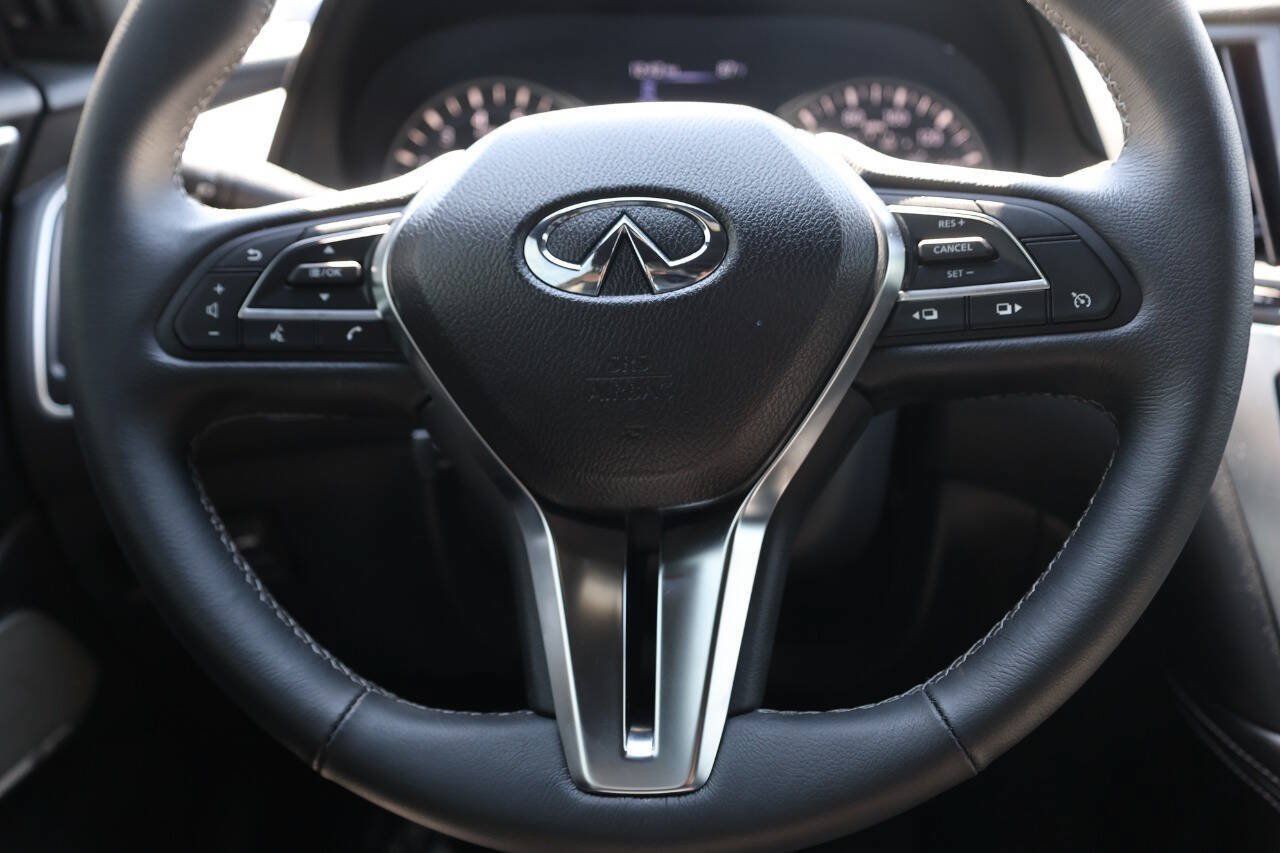 Used 2020 INFINITI Q60 3.0t Luxe w/ Essential Package AWD/4WD image 16