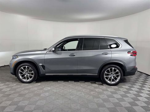 Used 2024 BMW X5 xDrive40i w/ Premium Package image 11