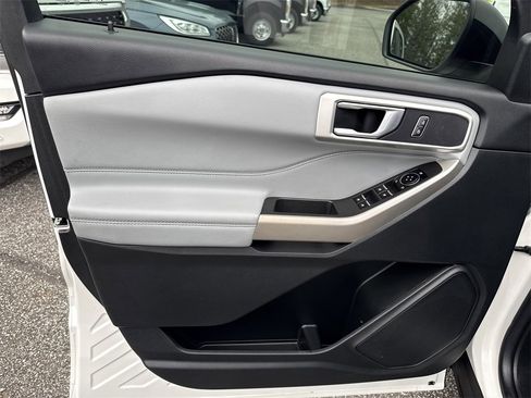 Used 2022 Ford Explorer XLT w/ Equipment Group 202A image 10