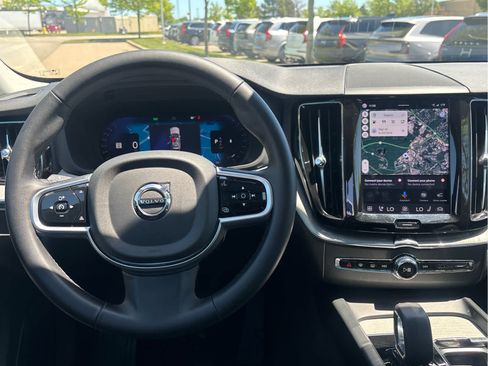 Used 2025 Volvo XC60 B5 Plus AWD/4WD image 12