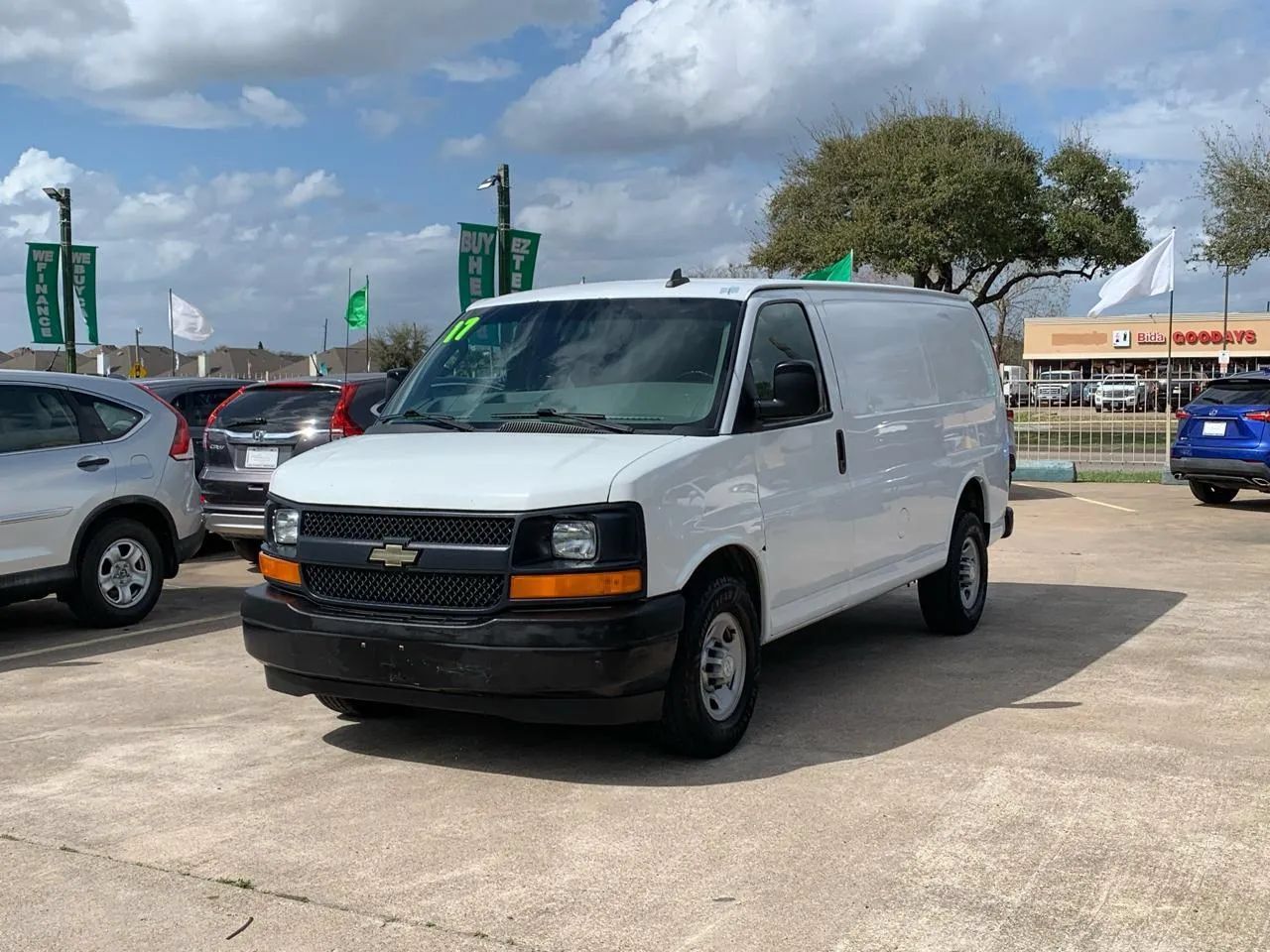 Used 2017 Chevrolet Express 2500 RWD image 4