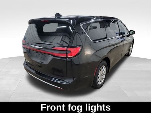 Used 2024 Chrysler Pacifica Touring-L image 8