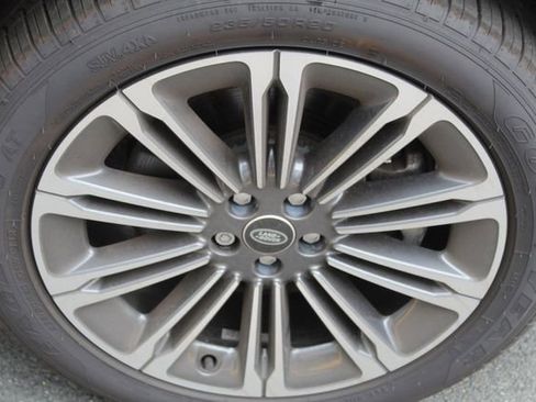 Used 2024 Land Rover Range Rover Evoque S image 9