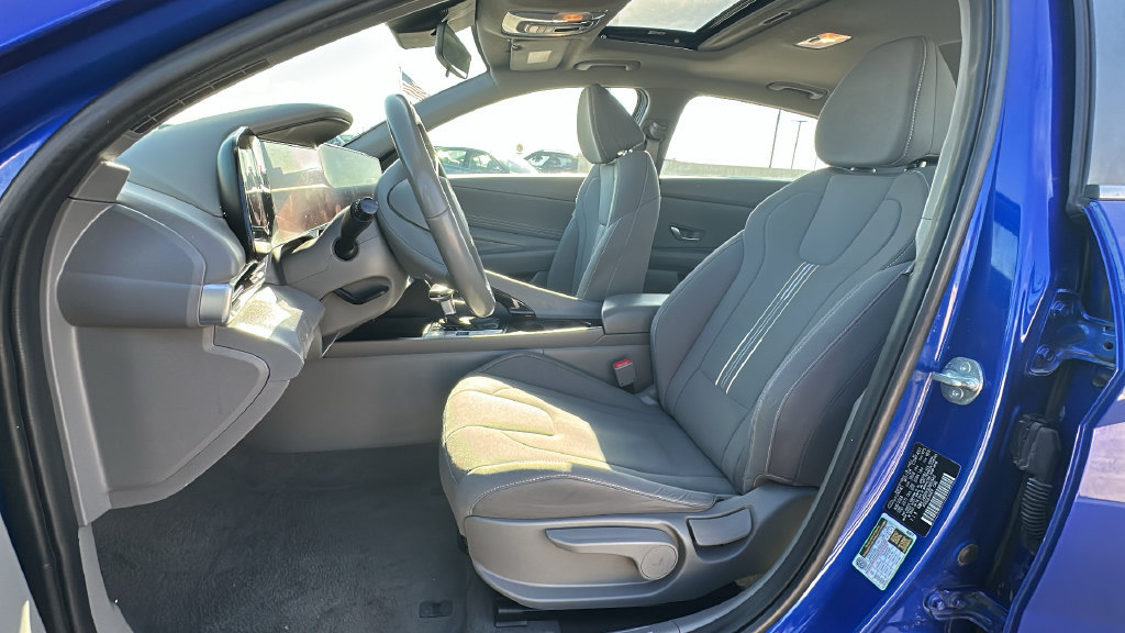 Used 2025 Hyundai Elantra SEL FWD image 4