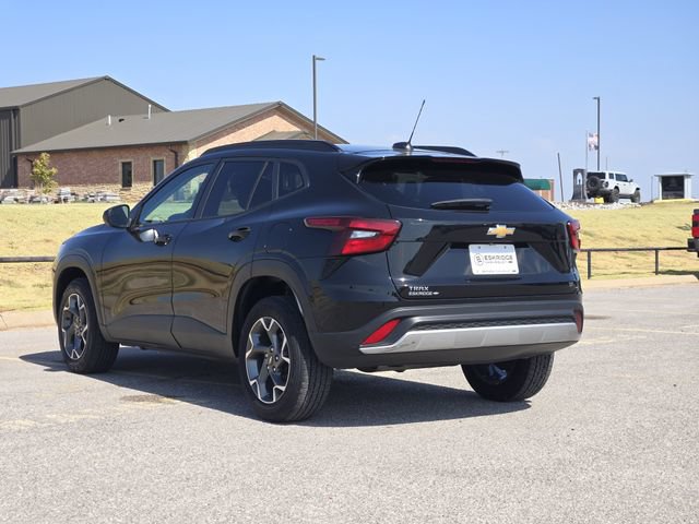 Used 2025 Chevrolet Trax LT FWD image 5