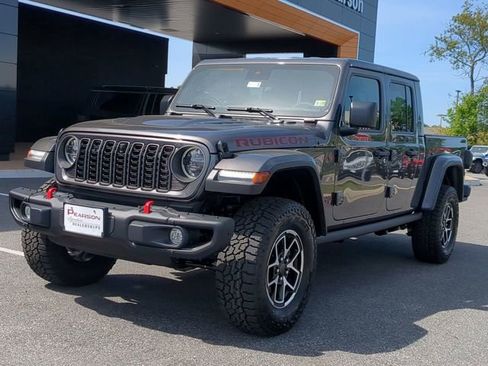 Used 2024 Jeep Gladiator Rubicon AWD/4WD image 7