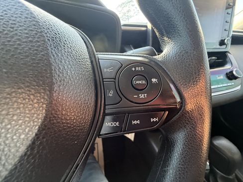 Used 2022 Toyota Corolla LE FWD image 19