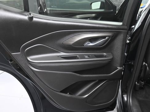 Used 2024 GMC Terrain SLE w/ Driver Convenience Package image 25