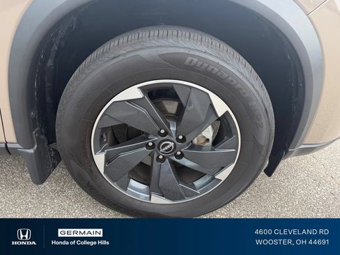 Used 2024 Nissan Rogue SV AWD/4WD image 4