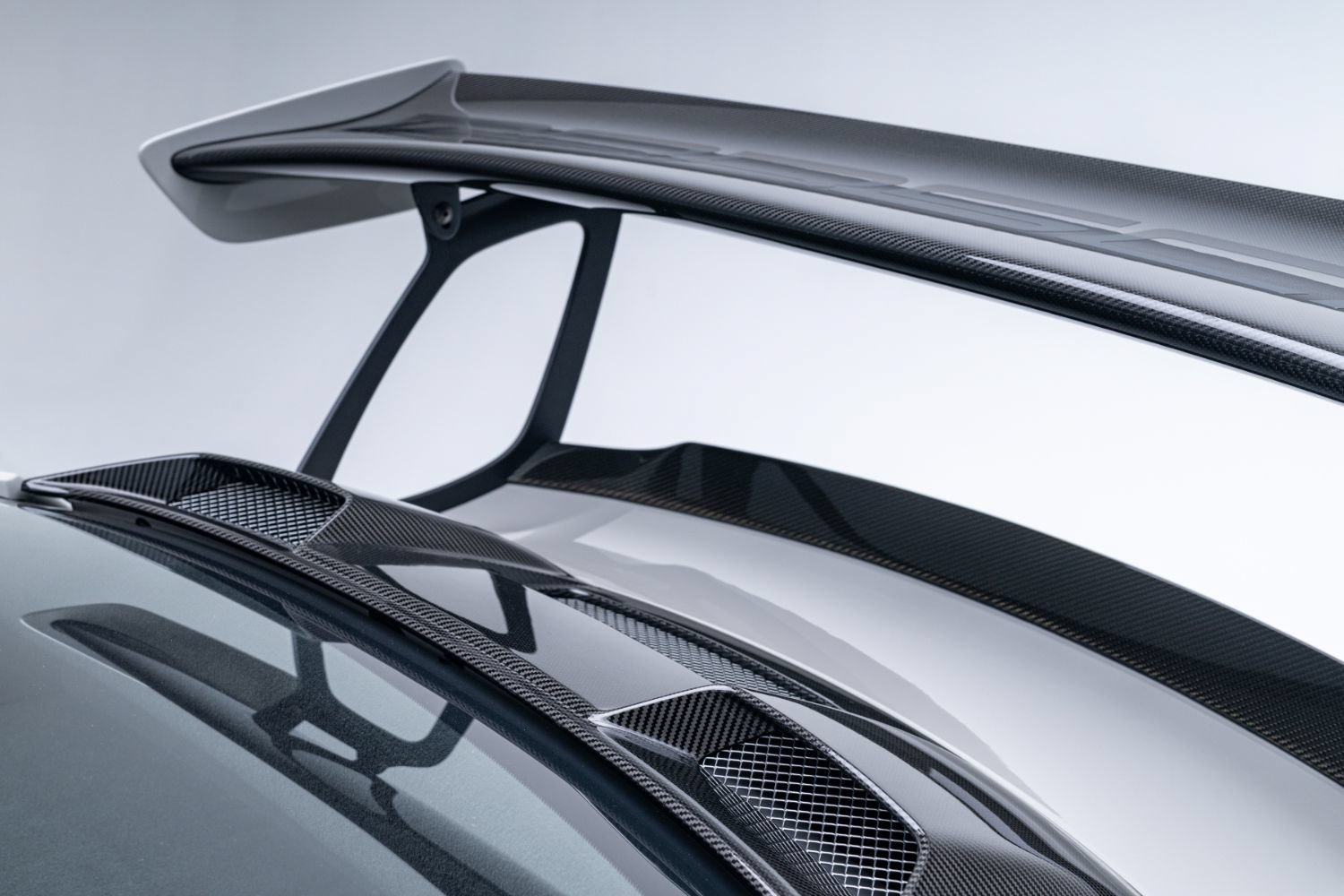 Used 2018 Porsche 911 GT2 RS RWD image 34