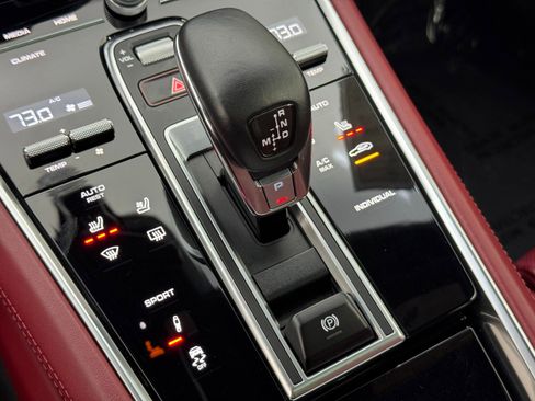 Used 2022 Porsche Panamera 4S w/ Premium Package image 34
