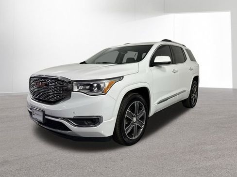 Used 2019 GMC Acadia Denali image 2