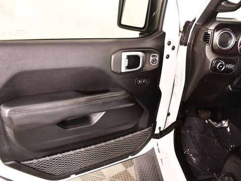 Used 2020 Jeep Wrangler Unlimited Sahara AWD/4WD image 36