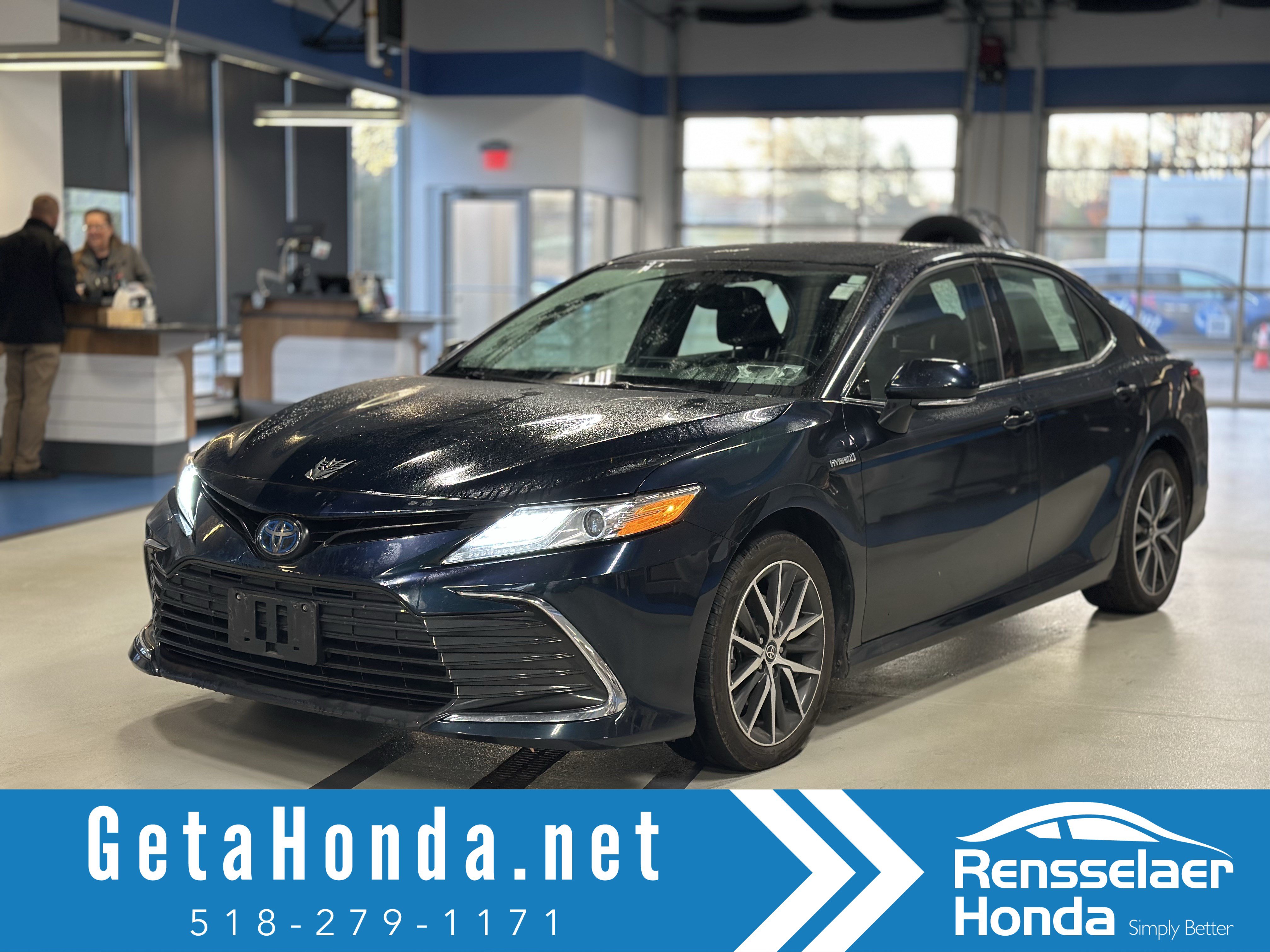 Used 2021 Toyota Camry XLE FWD image 1