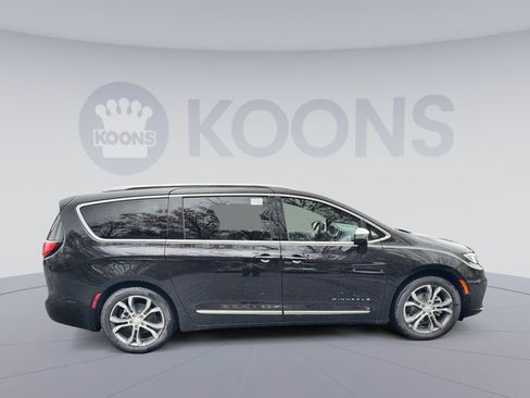New 2026 Chrysler Pacifica Pinnacle image 8