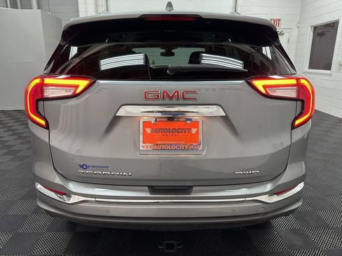 Used 2024 GMC Terrain Denali w/ Denali Premium Package AWD/4WD image 8