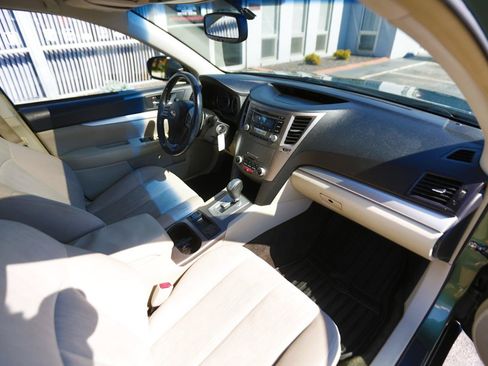 Used 2013 Subaru Outback 2.5i Premium AWD/4WD image 21