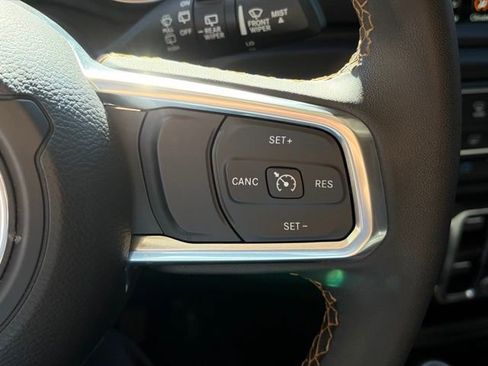 Used 2023 Jeep Wrangler Unlimited Sahara image 17