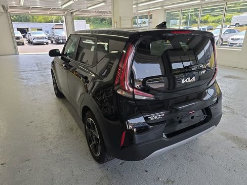 Certified 2023 Kia Soul EX image 3