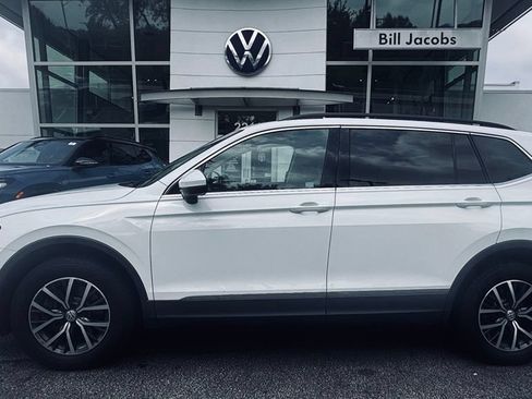 Used 2020 Volkswagen Tiguan SE FWD image 3