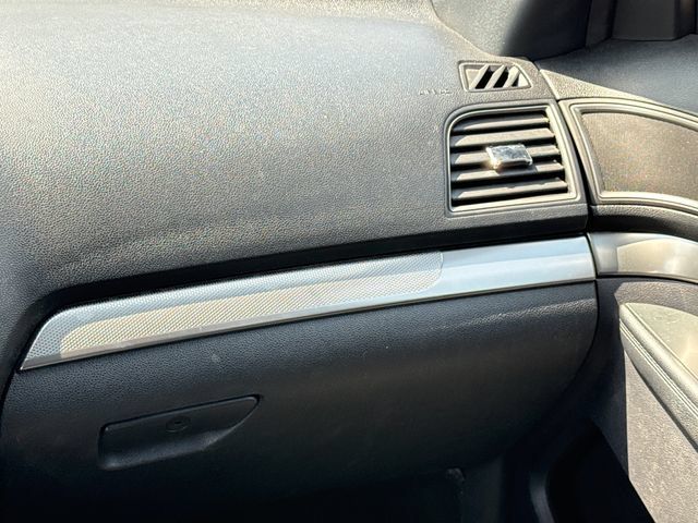 Used 2019 Ford Explorer XLT w/ Equipment Group 202A FWD image 21