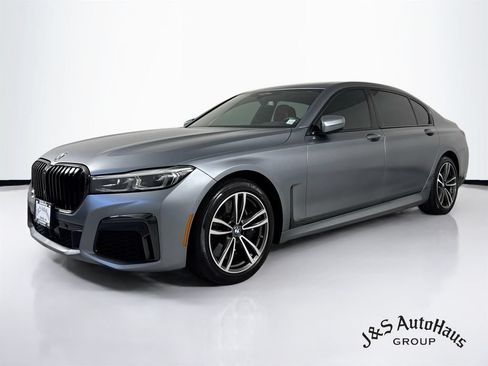 Used 2022 BMW 750i xDrive w/ Executive Package AWD/4WD image 3