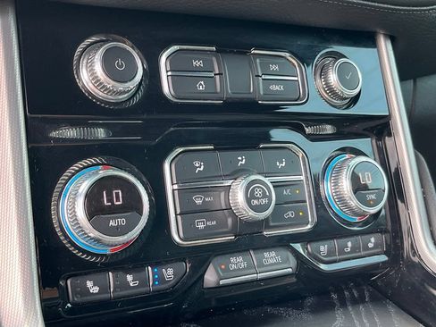 Used 2022 GMC Yukon Denali AWD/4WD image 30