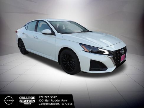 New 2025 Nissan Altima 2.5 SV w/ SV Special Edition Package image 3