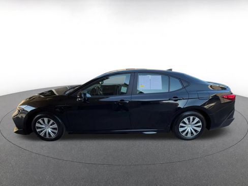 Used 2025 Toyota Camry SE FWD image 8