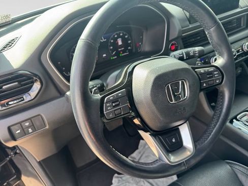Used 2025 Honda Pilot Elite image 13