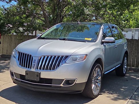 Used 2015 Lincoln MKX AWD w/ Equipment Group 102A image 2