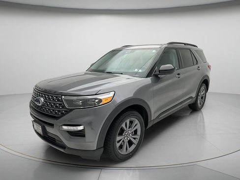 Used 2023 Ford Explorer XLT w/ Equipment Group 202A AWD/4WD image 3