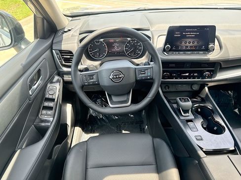 Used 2026 Nissan Rogue Dark Armor FWD image 11