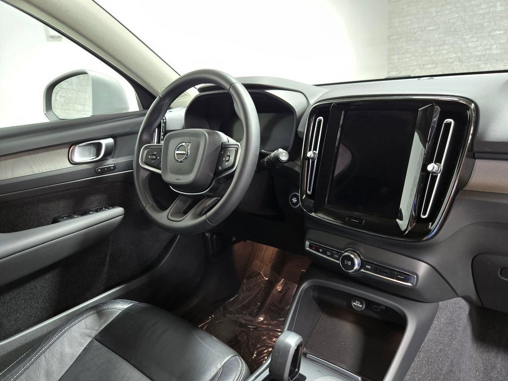 Used 2023 Volvo XC40 B5 Core w/ Climate Package AWD/4WD image 53