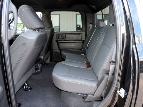 Used 2024 RAM 2500 Tradesman w/ Chrome Appearance Group image 17