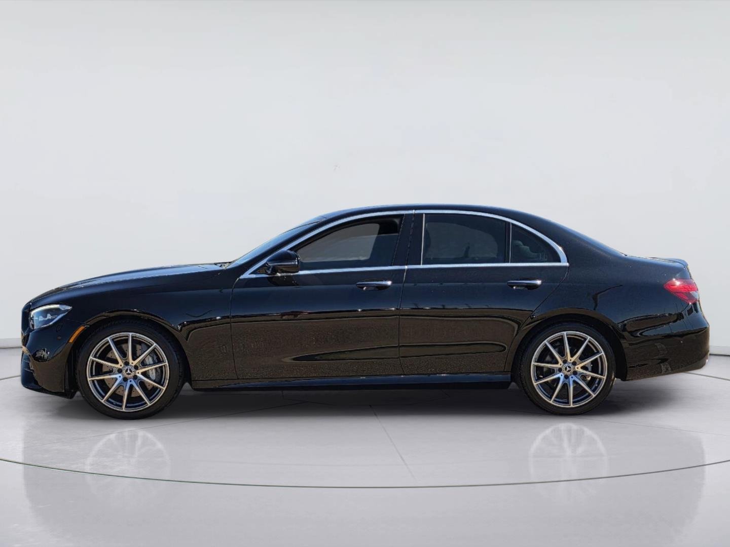 Used 2023 Mercedes-Benz E 350 Sedan image 2