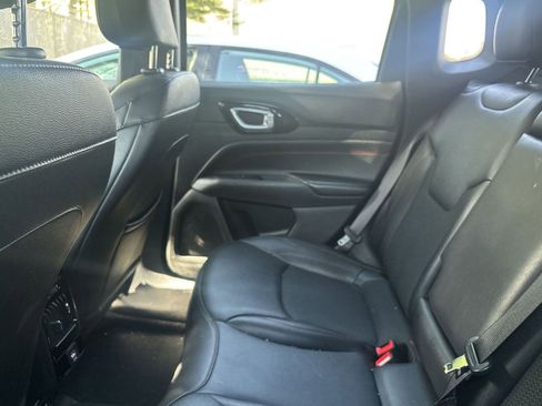 Used 2025 Jeep Compass Trailhawk image 9