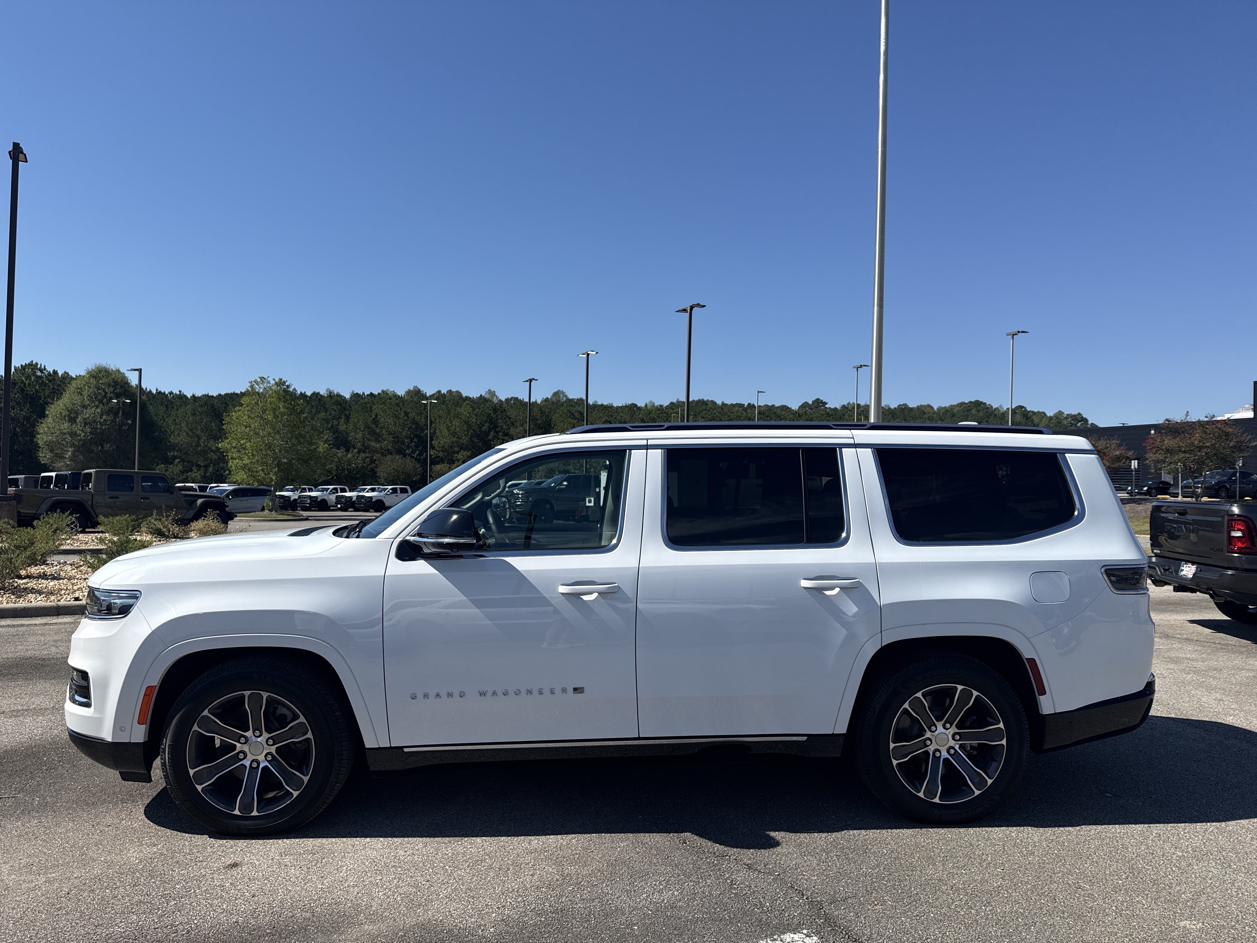 Used 2023 Jeep Grand Wagoneer 4WD image 4