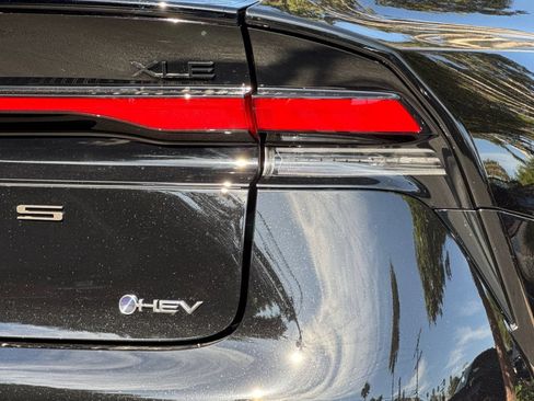 New 2027 Toyota Prius XLE FWD image 32