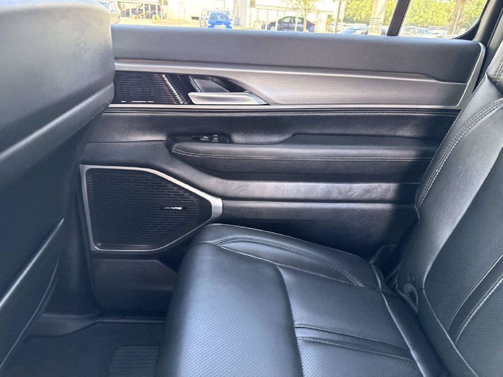 Used 2026 Jeep Grand Wagoneer L 2WD w/ Premium Group I image 17