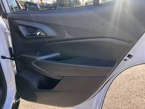 Certified 2024 Chevrolet Trax RS w/ Sunroof Package image 23