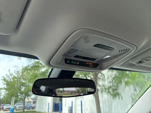 Certified 2020 Chevrolet Traverse LT FWD image 18
