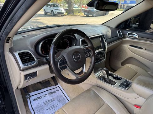 Used 2017 Jeep Grand Cherokee Overland w/ Jeep Active Safety Group AWD/4WD image 18