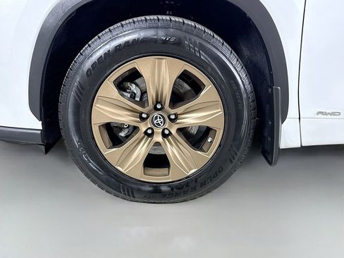 Used 2023 Toyota Highlander Bronze Edition AWD/4WD image 35