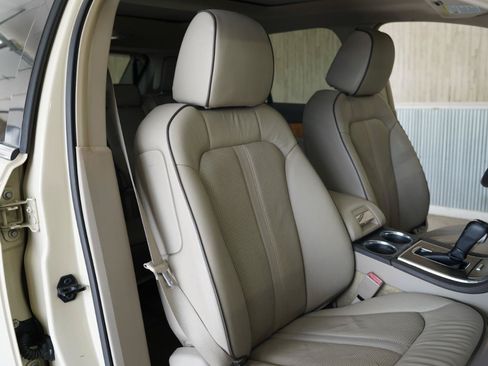 Used 2014 Lincoln MKX FWD w/ Equipment Group 102A image 29