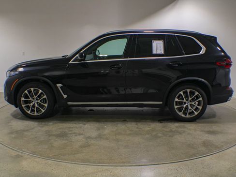 Used 2024 BMW X5 xDrive40i w/ Premium Package AWD/4WD image 3
