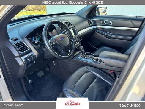Used 2017 Ford Explorer XLT w/ Equipment Group 202A image 14