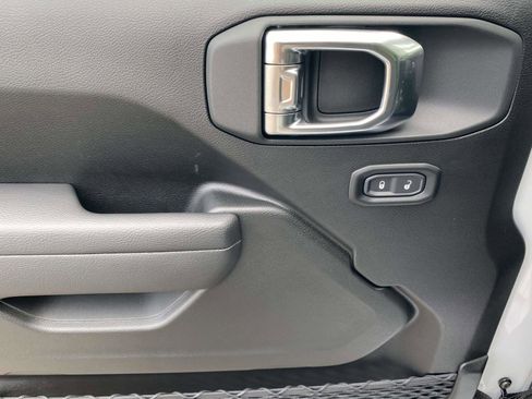 New 2025 Jeep Gladiator Sport image 18