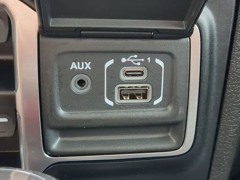 Used 2024 Jeep Gladiator Sport AWD/4WD image 19
