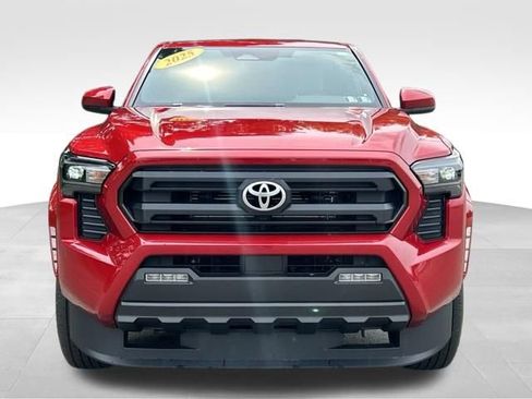 Used 2025 Toyota Tacoma SR5 AWD/4WD image 8